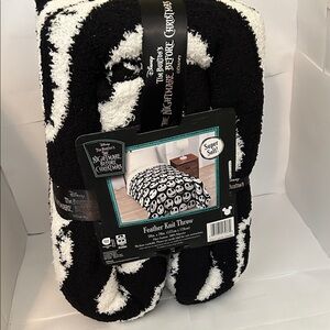 (NWT) Nightmaree before christmas Feather knit throw blanket